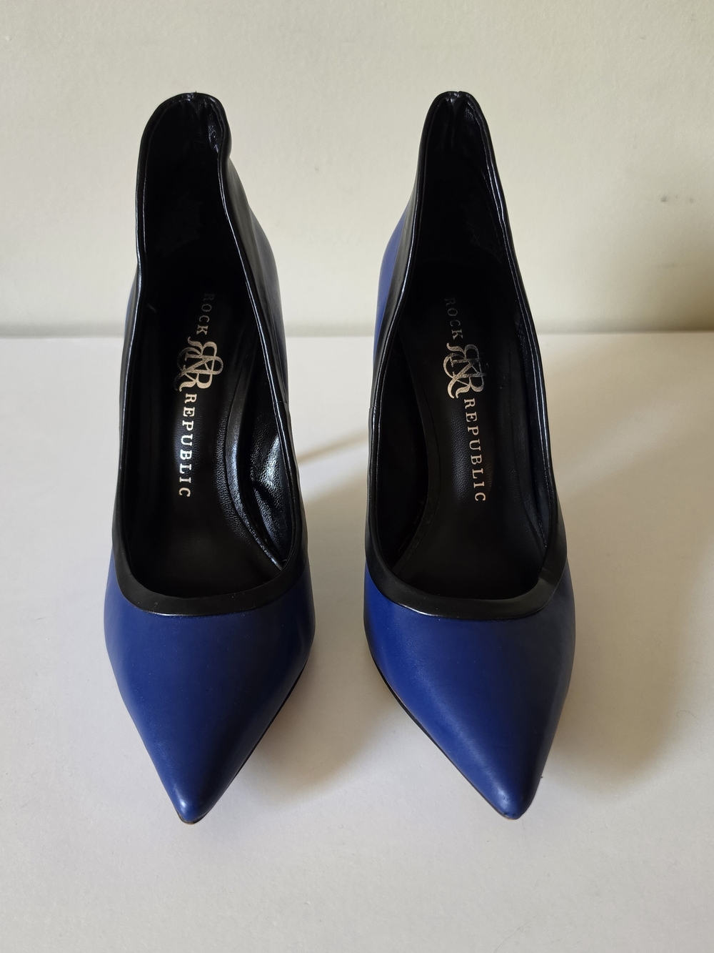 Rock & Republic Women's Blue Pointed Toe Stiletto Pumps - Picture 2 of 10